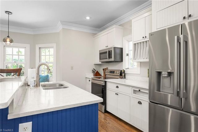 2049 Edgewood Avenue, Burlington, NC 27215