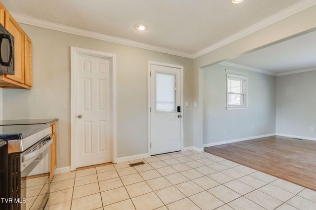 606 Pine Ridge Road, Johnson City, TN 37601
