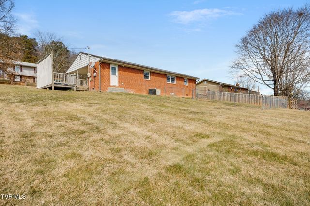 606 Pine Ridge Road, Johnson City, TN 37601