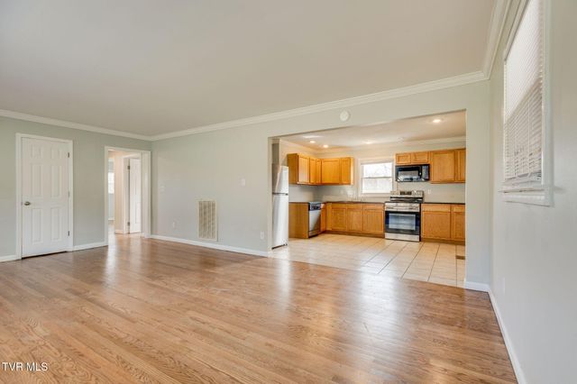 606 Pine Ridge Road, Johnson City, TN 37601