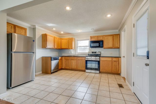 606 Pine Ridge Road, Johnson City, TN 37601