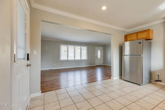 606 Pine Ridge Road, Johnson City, TN 37601
