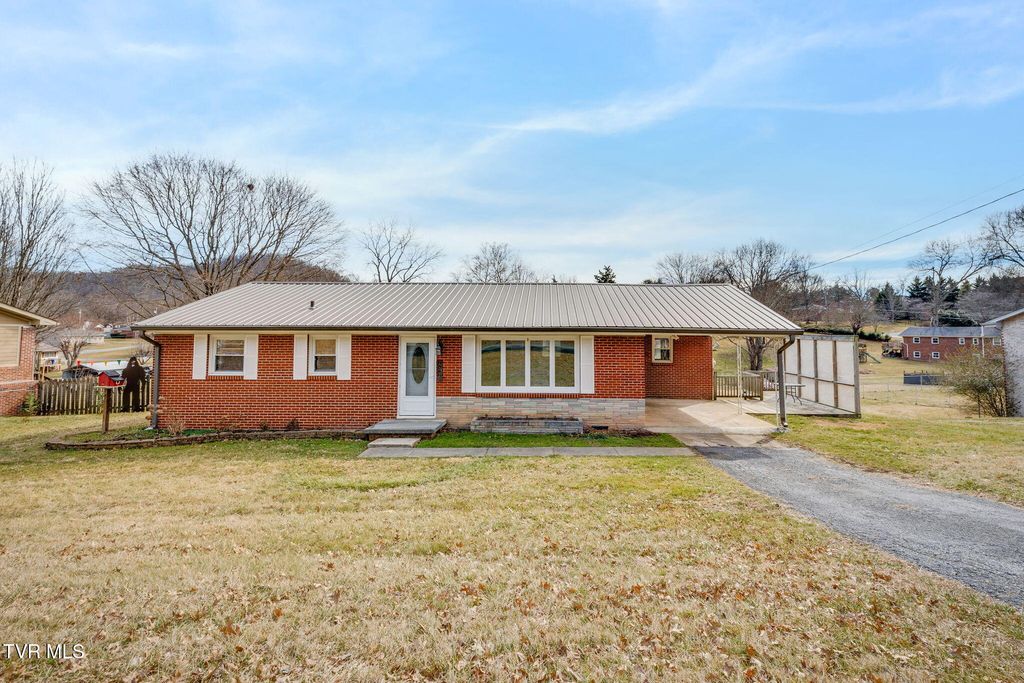 606 Pine Ridge Road, Johnson City, TN 37601