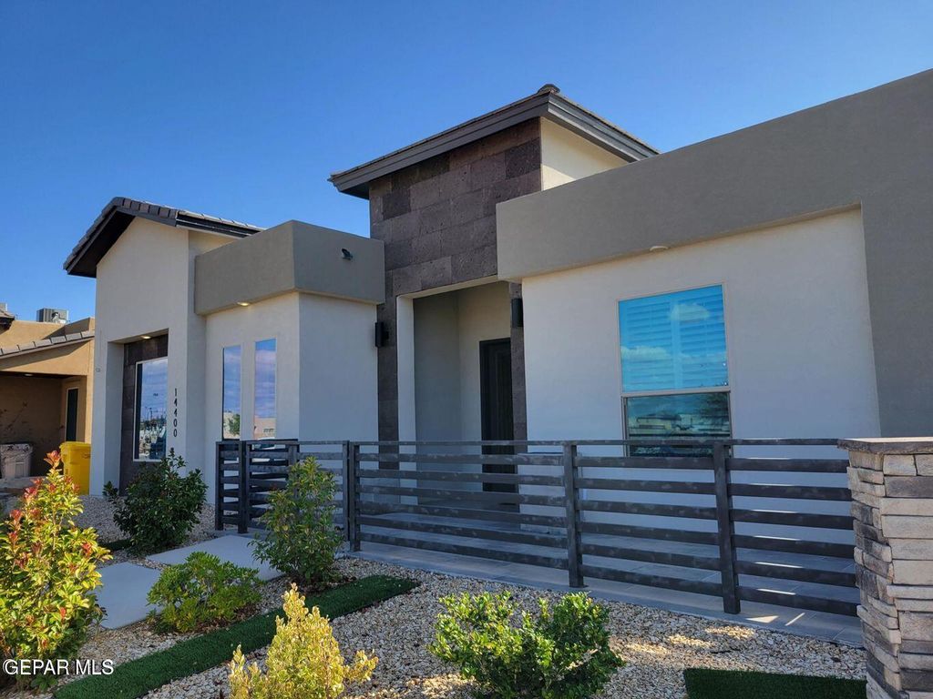 2204 MIKE PRICE Drive, El Paso, TX 79938