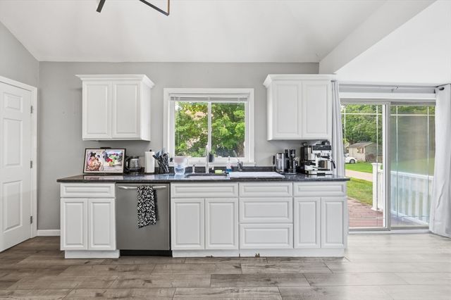26 Central St, Brookfield, MA 01506