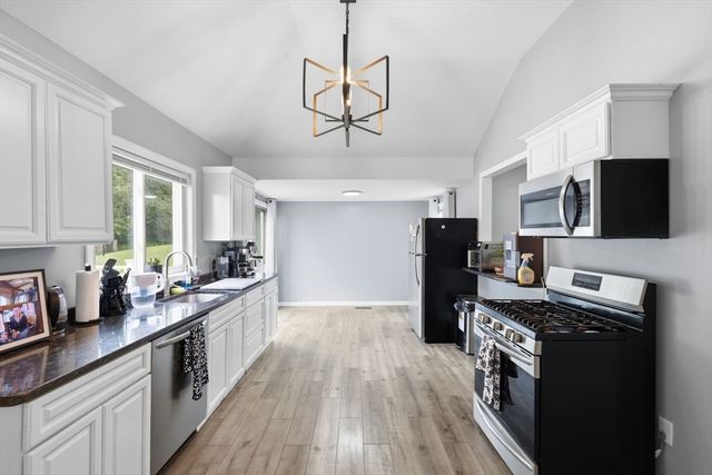 26 Central St, Brookfield, MA 01506