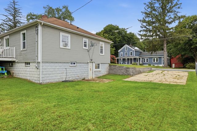 26 Central St, Brookfield, MA 01506