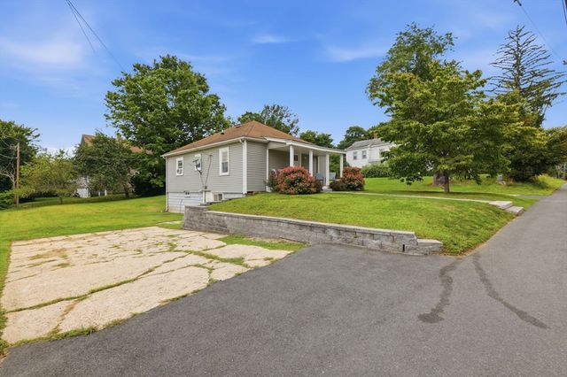 26 Central St, Brookfield, MA 01506