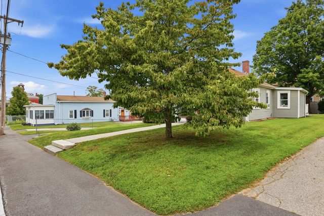 26 Central St, Brookfield, MA 01506