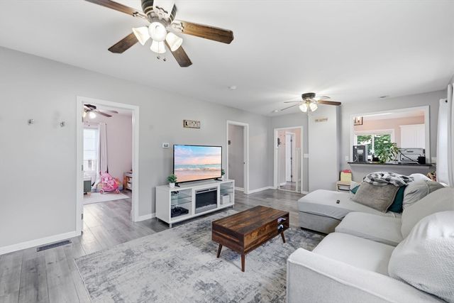 26 Central St, Brookfield, MA 01506