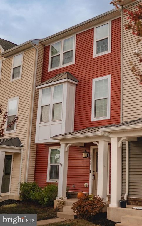 Image 1 of property listing at 9008 RANDOLPH CIR, Bealeton, VA 22712