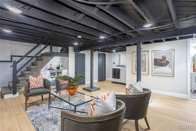 6715 Chamberlain Avenue, St Louis, MO 63130