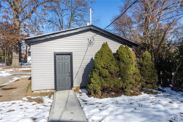 6715 Chamberlain Avenue, St Louis, MO 63130