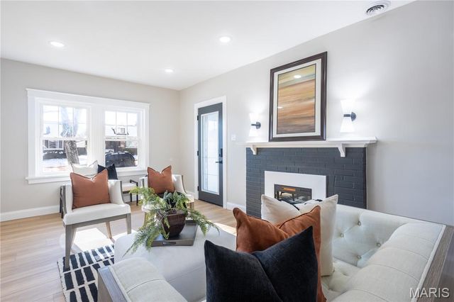 6715 Chamberlain Avenue, St Louis, MO 63130