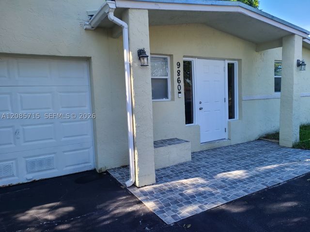 9860 SW 83rd St 1, Miami, FL 33173