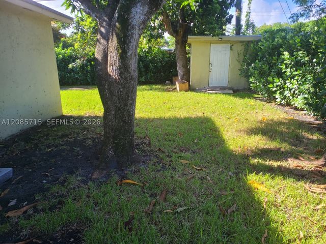 9860 SW 83rd St 1, Miami, FL 33173