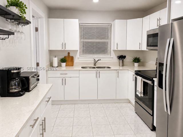 9860 SW 83rd St 1, Miami, FL 33173