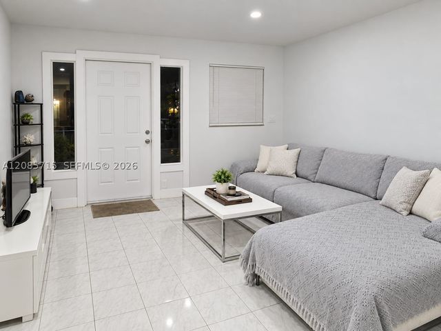 9860 SW 83rd St 1, Miami, FL 33173