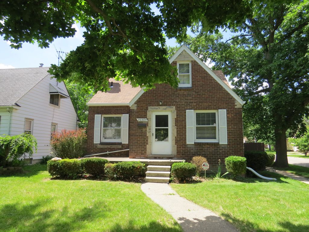 20204 Kenosha Street, Harper Woods, MI 48225