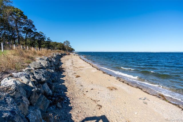 25 Forrest Drive, Lloyd Harbor, NY 11743