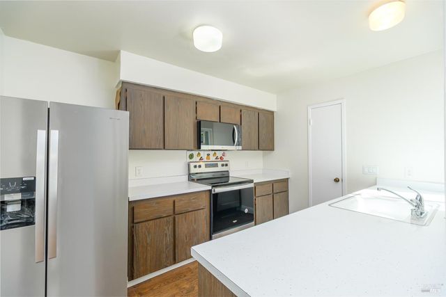 32-C Oliva Dr, Novato, CA 94947