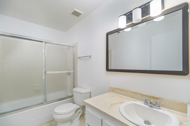 32-C Oliva Dr, Novato, CA 94947