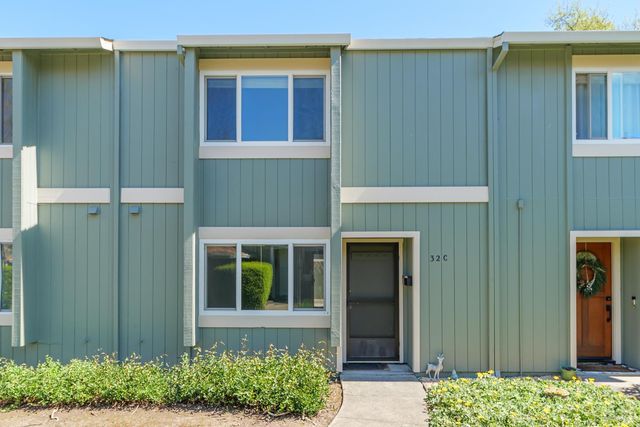 32-C Oliva Dr, Novato, CA 94947