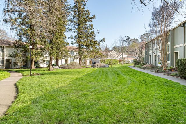 32-C Oliva Dr, Novato, CA 94947