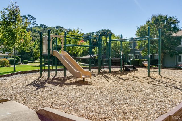 32-C Oliva Dr, Novato, CA 94947