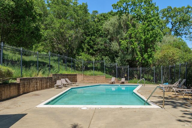 32-C Oliva Dr, Novato, CA 94947