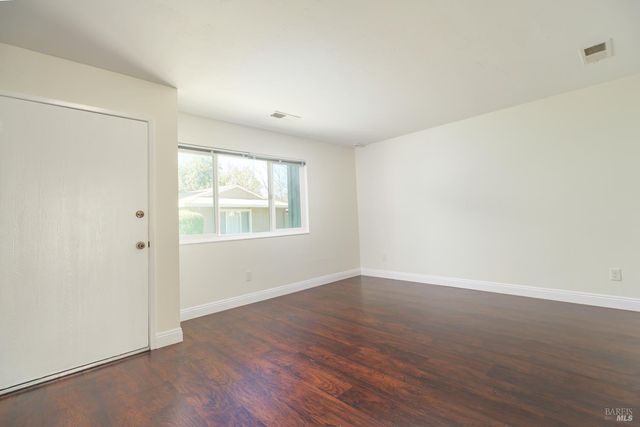 32-C Oliva Dr, Novato, CA 94947