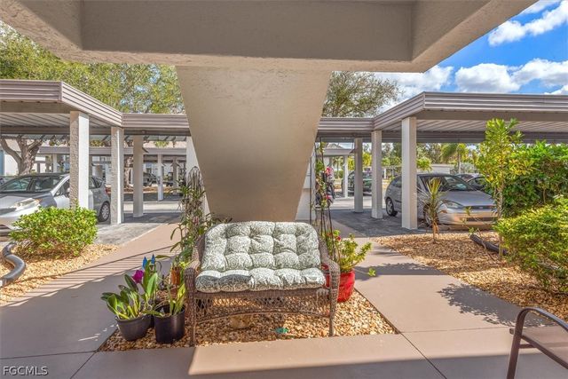 5825 Trailwinds DR 414, Fort Myers, FL 33907