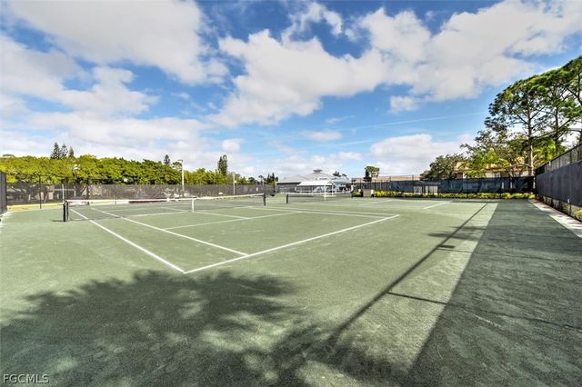 5825 Trailwinds DR 414, Fort Myers, FL 33907