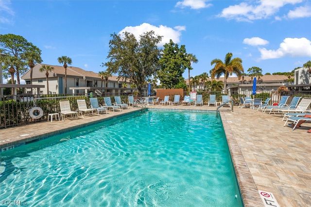 5825 Trailwinds DR 414, Fort Myers, FL 33907