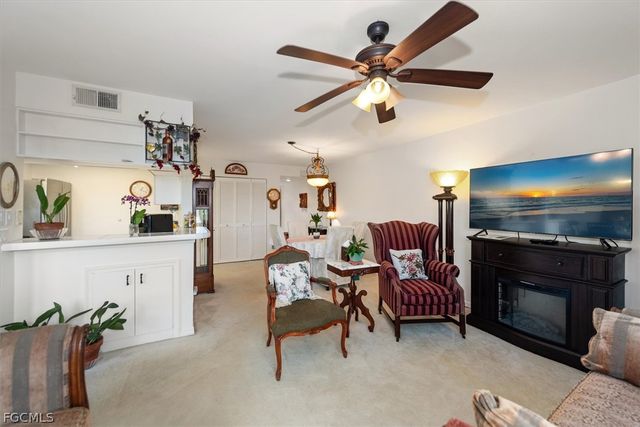 5825 Trailwinds DR 414, Fort Myers, FL 33907