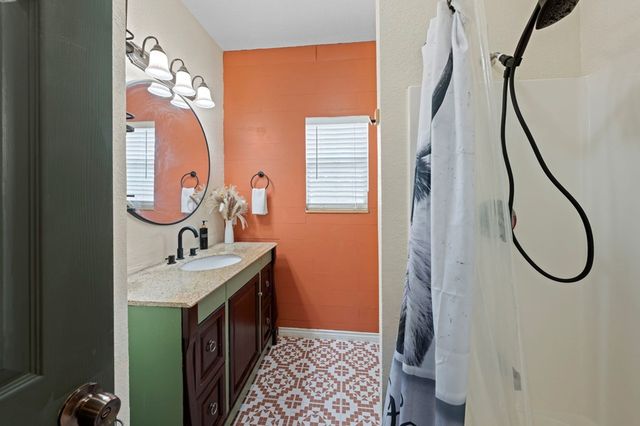 220 S Timber Oak Rd, Kerrville, TX 78028