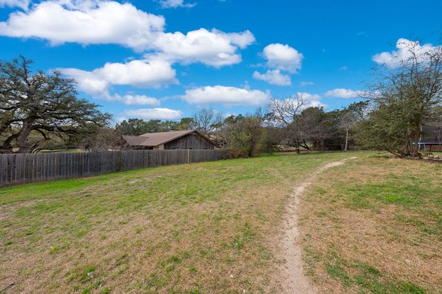 220 S Timber Oak Rd, Kerrville, TX 78028
