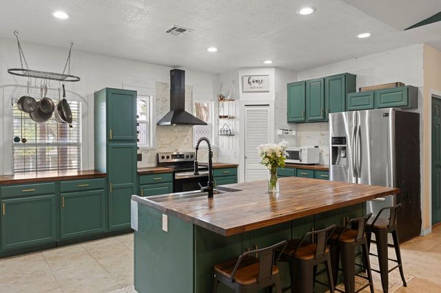 220 S Timber Oak Rd, Kerrville, TX 78028