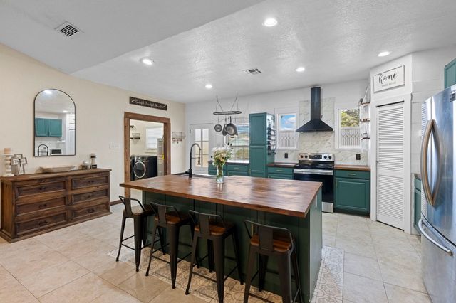 220 S Timber Oak Rd, Kerrville, TX 78028