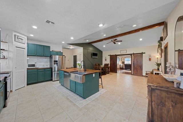 220 S Timber Oak Rd, Kerrville, TX 78028