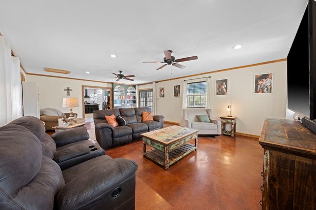 220 S Timber Oak Rd, Kerrville, TX 78028