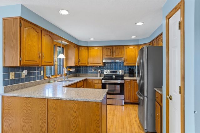 20 Country Farm Rd, East Bridgewater, MA 02333