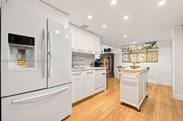 10205 Collins Ave 206, Bal Harbour, FL 33154