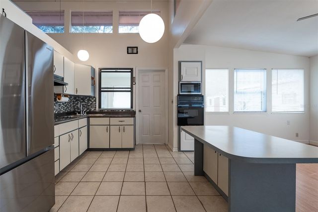 621 NE 165TH TERRACE, Silver Springs, FL 34488