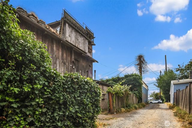 652 NW 85th Street, Seattle, WA 98117