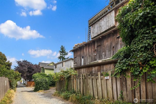 652 NW 85th Street, Seattle, WA 98117