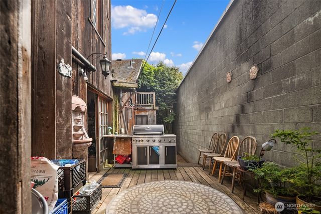 652 NW 85th Street, Seattle, WA 98117