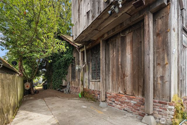 652 NW 85th Street, Seattle, WA 98117