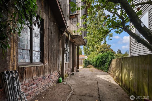 652 NW 85th Street, Seattle, WA 98117