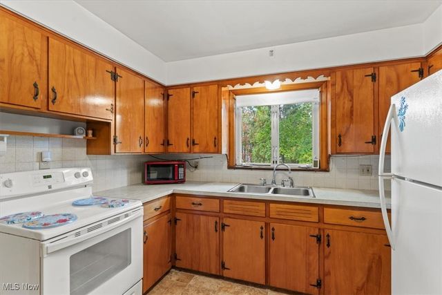 2480 19th Street, Cuyahoga Falls, OH 44223